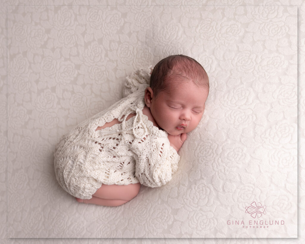 nyfødt jente i studio på kolbotn