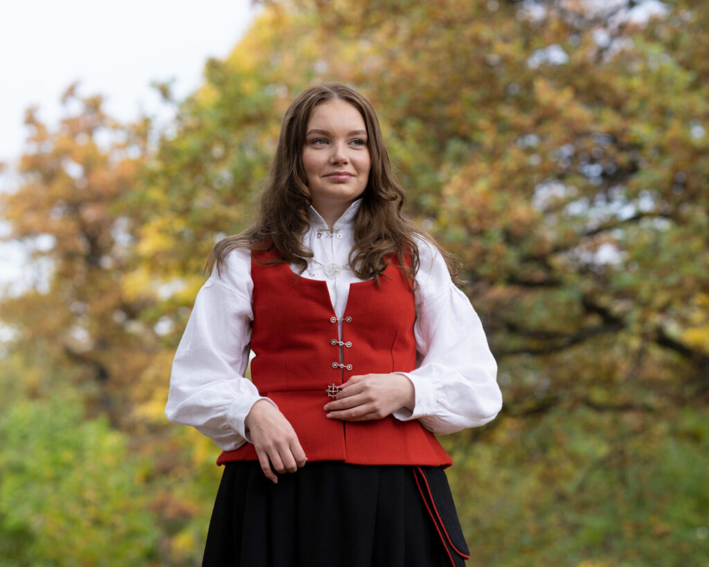 konfirmantfoto jente naturlig lys portrett